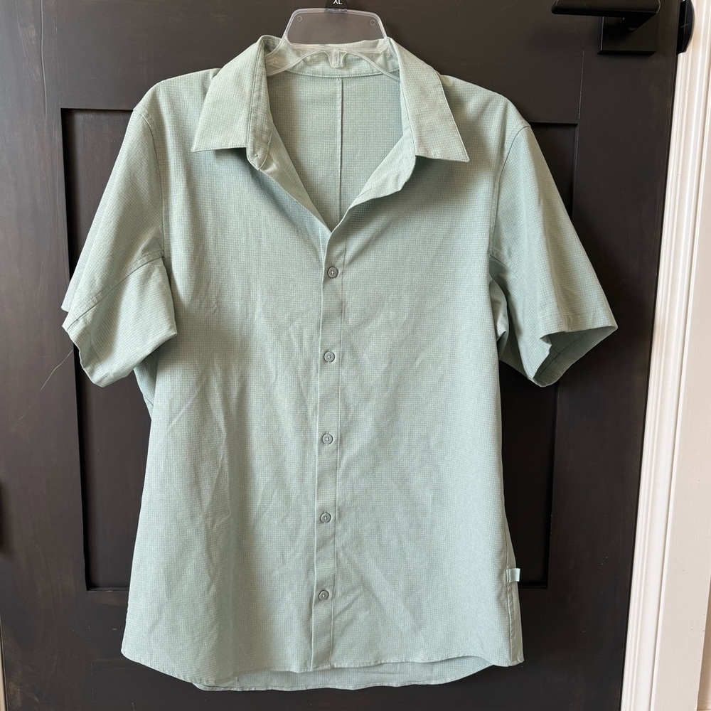 Men’s Lululemon Airing Easy Button-up